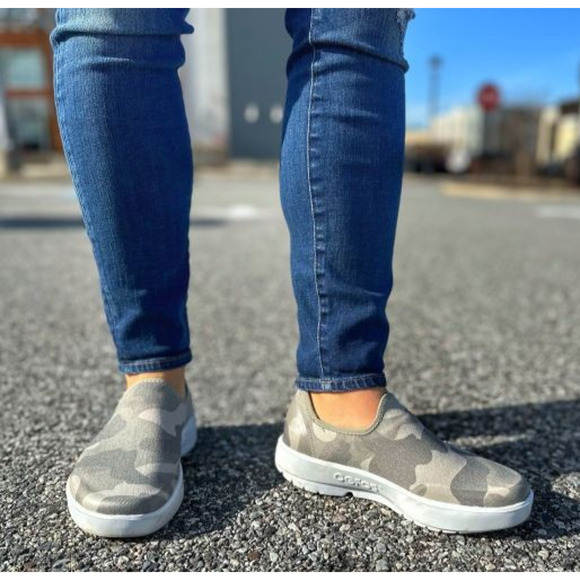 OOFOS Shoes - Oofos Women's Oomg Eezee Green Camo Recovery Slip On Comfort Shoes Low Size 9